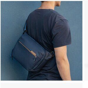 Peak Design Everyday Sling 6L Camera (or not) Bag Navy Like New Tote Midnight